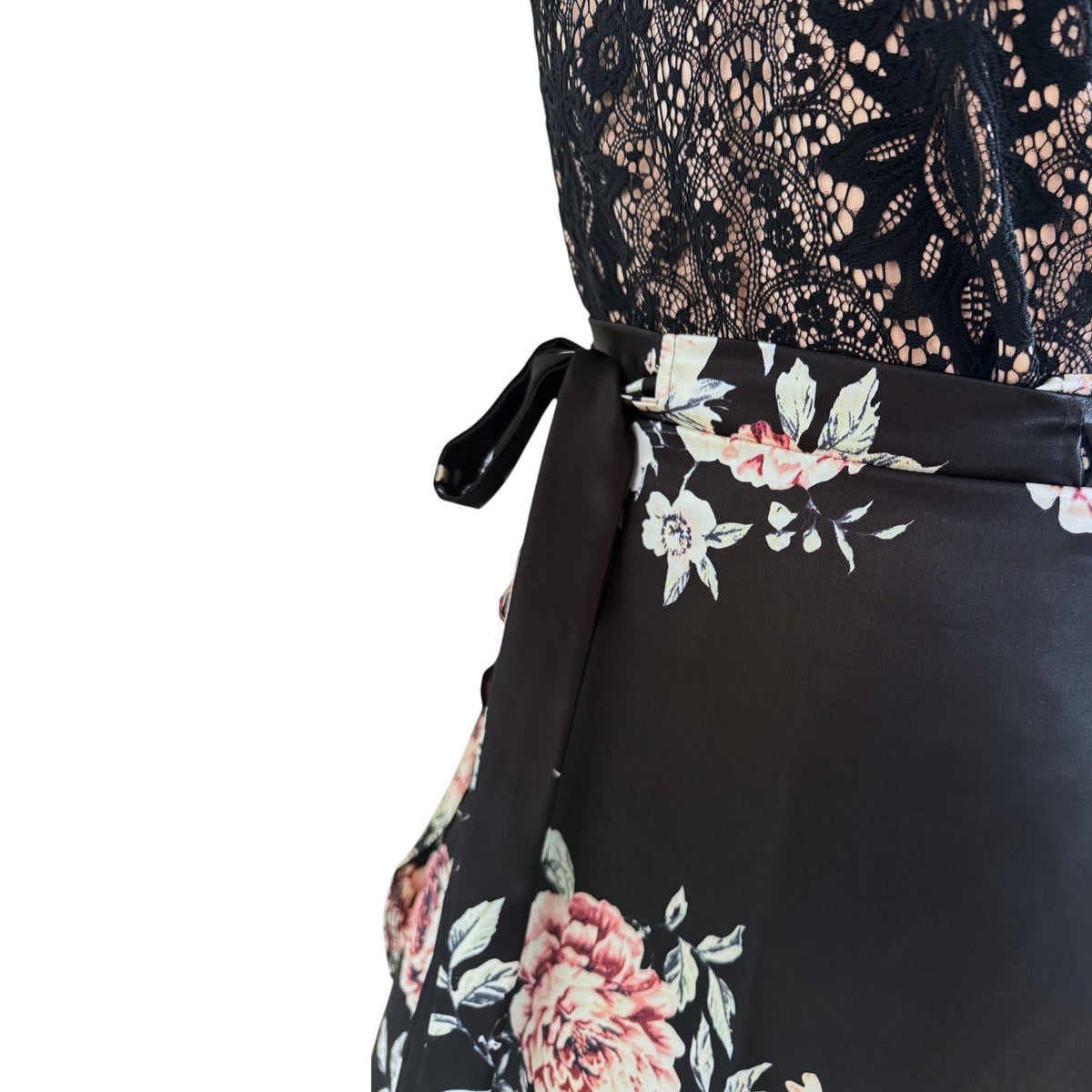 BOW2FLOW Wickelrock Tanzrock - Satin, Schwarz, englische Rosen - LIMITIERTE STÜCKZAHL